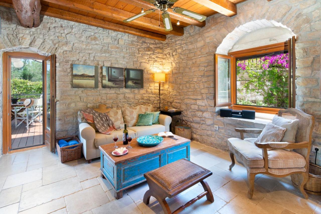 Kiparissi Villa Kourtaiika ภายนอก รูปภาพ