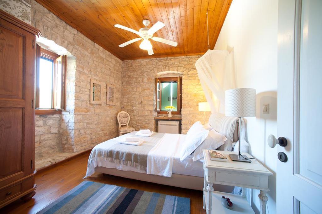 Kiparissi Villa Kourtaiika ภายนอก รูปภาพ