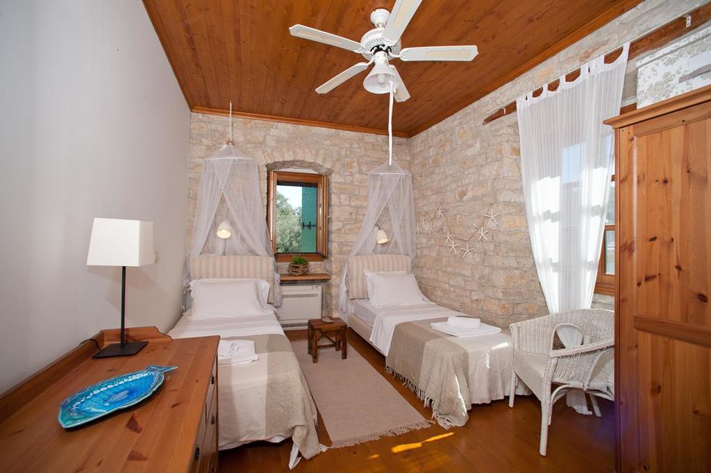 Kiparissi Villa Kourtaiika ภายนอก รูปภาพ