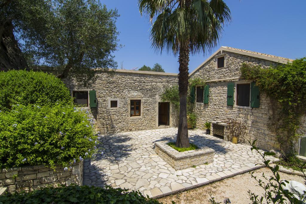 Kiparissi Villa Kourtaiika ภายนอก รูปภาพ