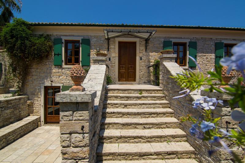 Kiparissi Villa Kourtaiika ภายนอก รูปภาพ