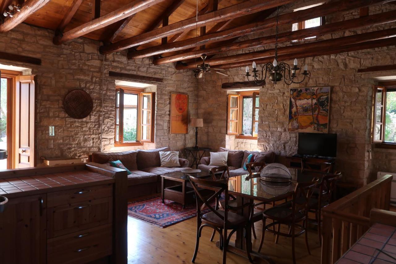 Kiparissi Villa Kourtaiika ภายนอก รูปภาพ